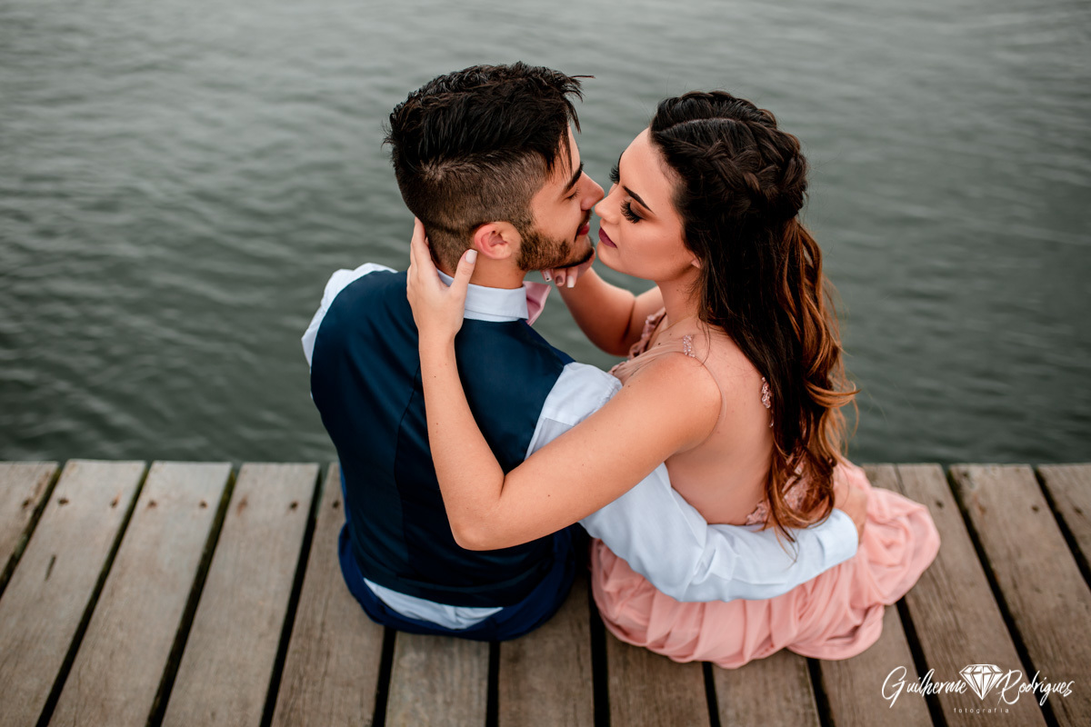 
Fotógrafo São Francisco do Sul Guilherme Rodrigues, Fotos ensaio fotográfico pré casamento em São Francisco do Sul, ideias pré wedding, pré wedding na praia, vestido de noiva Dayany Armstrong Atelier, Noiva, ensaio casal, casar na praia, Destination Wedd