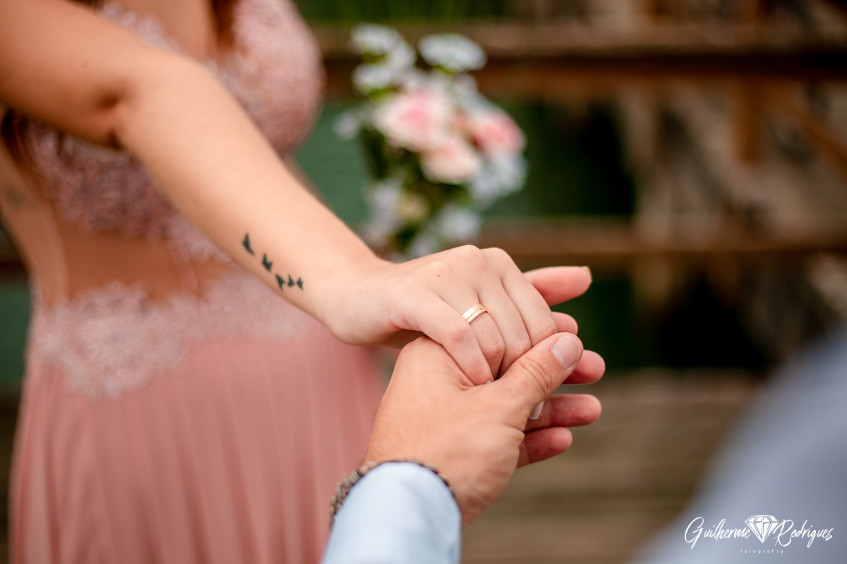 
Fotógrafo São Francisco do Sul Guilherme Rodrigues, Fotos ensaio fotográfico pré casamento em São Francisco do Sul, ideias pré wedding, pré wedding na praia, vestido de noiva Dayany Armstrong Atelier, Noiva, ensaio casal, casar na praia, Destination Wedd
