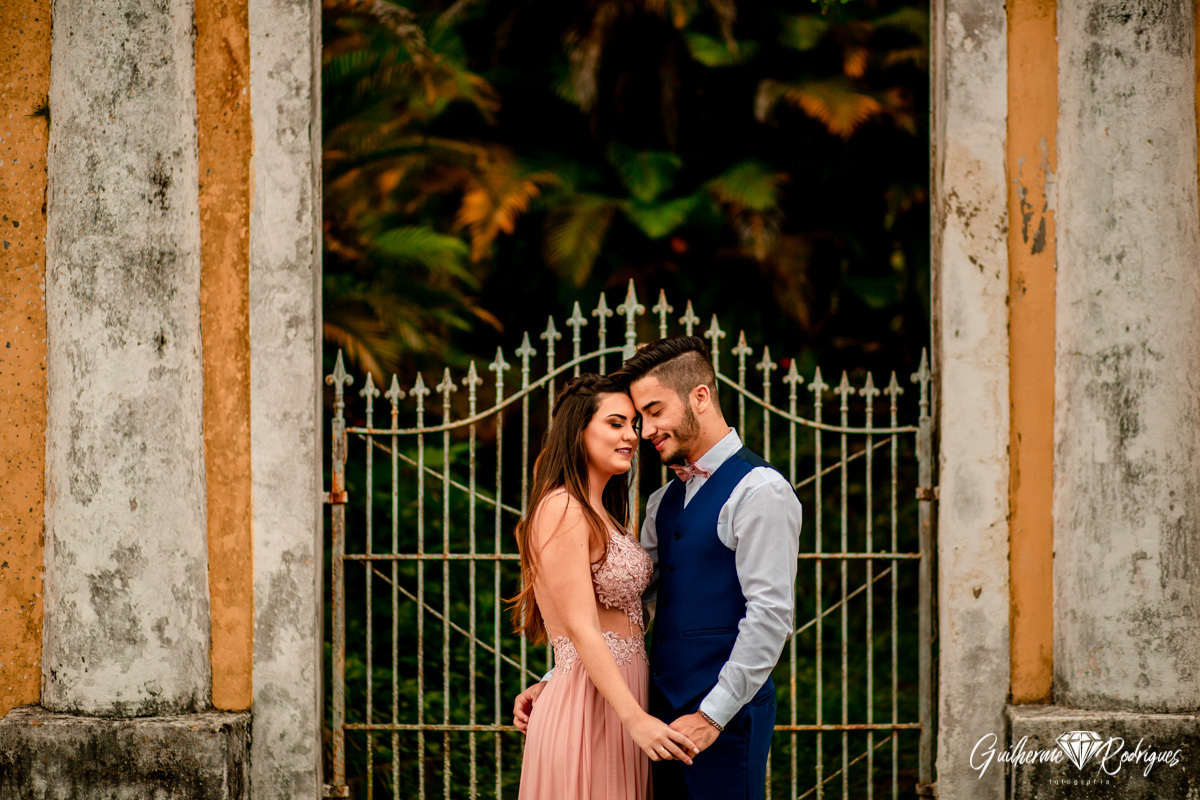 
Fotógrafo São Francisco do Sul Guilherme Rodrigues, Fotos ensaio fotográfico pré casamento em São Francisco do Sul, ideias pré wedding, pré wedding na praia, vestido de noiva Dayany Armstrong Atelier, Noiva, ensaio casal, casar na praia, Destination Wedd