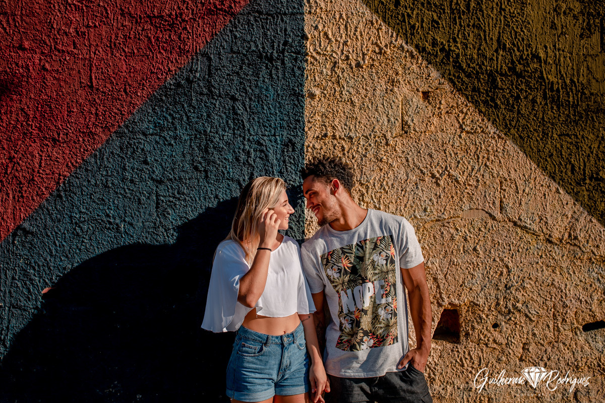 Pré wedding no Rio de Janeiro, Pré Wedding Mural das Etnias, Artista Kobra, Ensaio casal Mural das Etnias, Ensaio casal no Rio de Janeiro, Fotos casal Rio de Janeiro, Fotógrafo Rio de Janeiro Guilherme Rodrigues