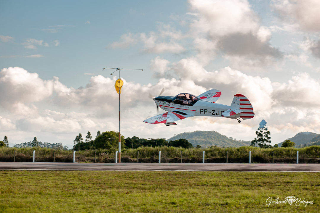 Condomínio Aeronáutico Costa Esmeralda Porto Belo SC, Casamento Piloto de avião, Casamento Avião, Fotos de casamento Porto Belo, Fotos de casamento aeroclube, casar de dia, Guilherme Rodrigues Fotógrafo, Melhor fotógrafo de casamento Guilherme Rodrigues