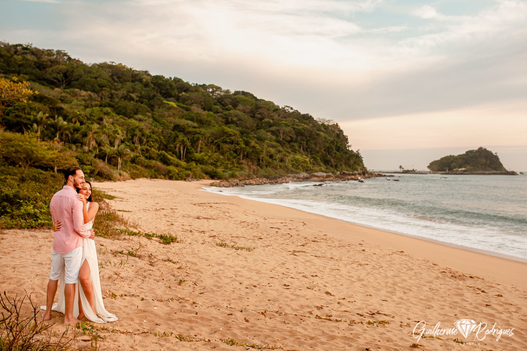 Guilherme Rodrigues Fotógrafo, Pré casamento na praia Itapema, Pré Wedding na Praia Itapema, Melhor Fotógrafo Itapema, Fotos ensaio casal na praia, Pré Wedding Nascer do Sol, Ideias casamento, Casar na praia Itapema, Fotografia Casamento