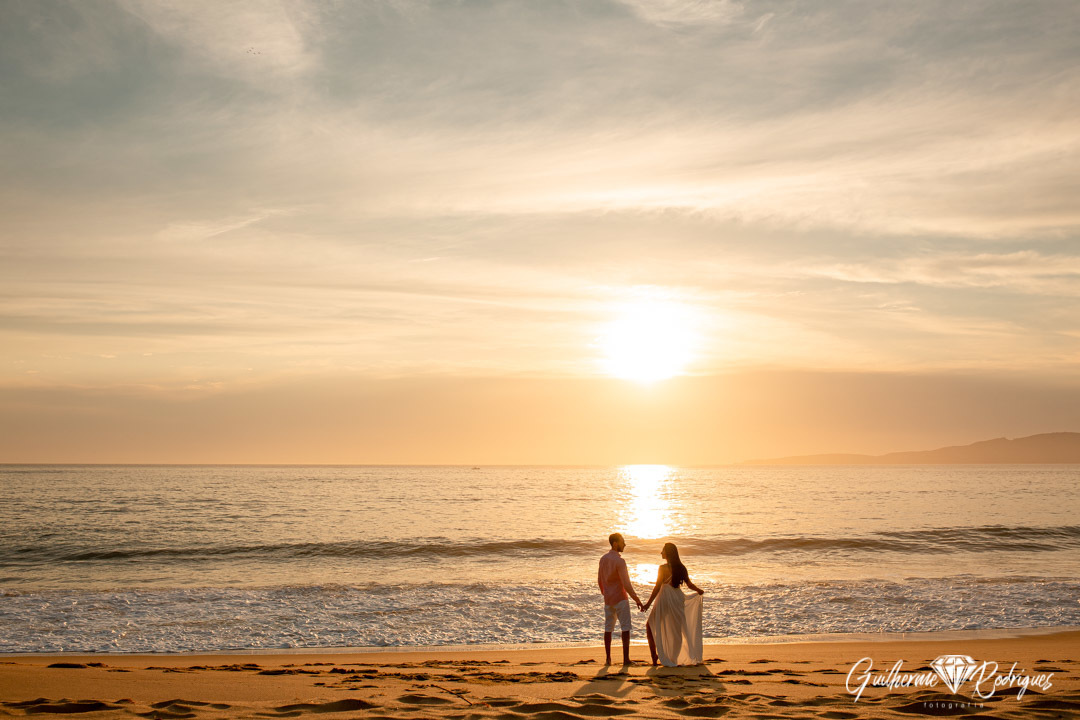 Guilherme Rodrigues Fotógrafo, Pré casamento na praia Itapema, Pré Wedding na Praia Itapema, Melhor Fotógrafo Itapema, Fotos ensaio casal na praia, Pré Wedding Nascer do Sol, Ideias casamento, Casar na praia Itapema, Fotografia Casamento