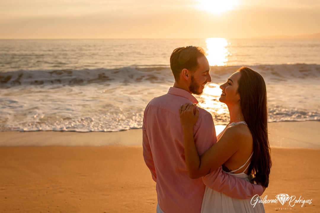 Guilherme Rodrigues Fotógrafo, Pré casamento na praia Itapema, Pré Wedding na Praia Itapema, Melhor Fotógrafo Itapema, Fotos ensaio casal na praia, Pré Wedding Nascer do Sol, Ideias casamento, Casar na praia Itapema, Fotografia Casamento