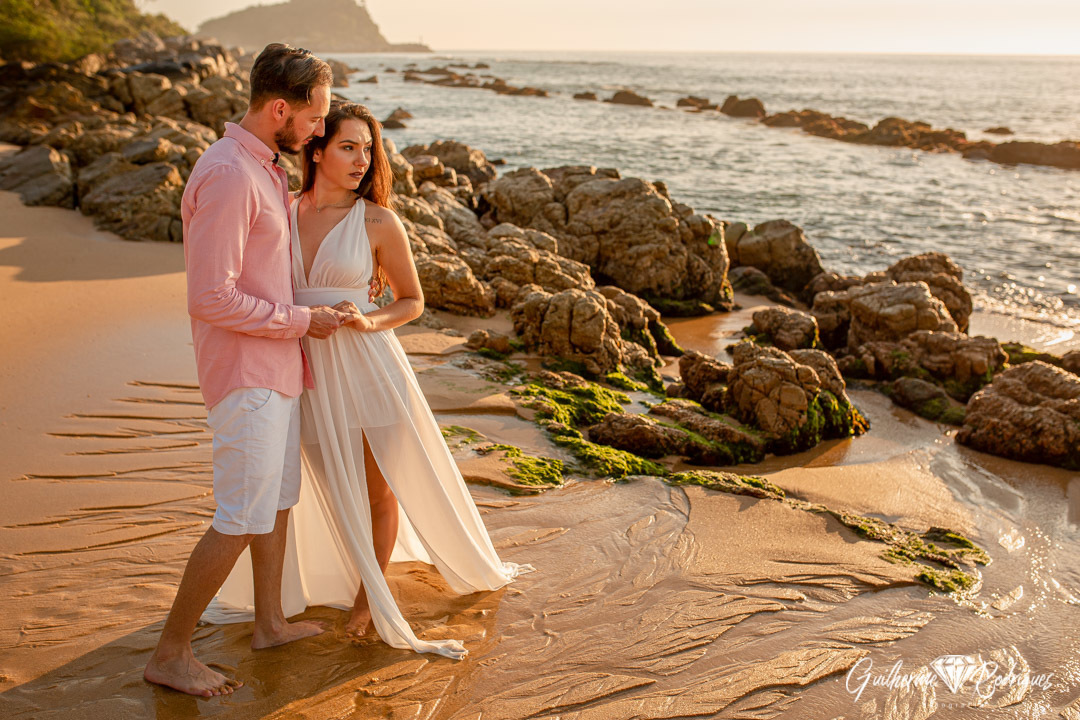 Guilherme Rodrigues Fotógrafo, Pré casamento na praia Itapema, Pré Wedding na Praia Itapema, Melhor Fotógrafo Itapema, Fotos ensaio casal na praia, Pré Wedding Nascer do Sol, Ideias casamento, Casar na praia Itapema, Fotografia Casamento