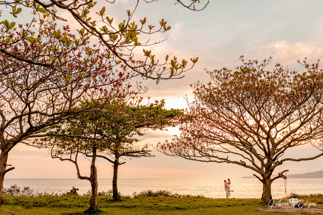 Guilherme Rodrigues Fotógrafo, Pré casamento na praia Itapema, Pré Wedding na Praia Itapema, Melhor Fotógrafo Itapema, Fotos ensaio casal na praia, Pré Wedding Nascer do Sol, Ideias casamento, Casar na praia Itapema, Fotografia Casamento