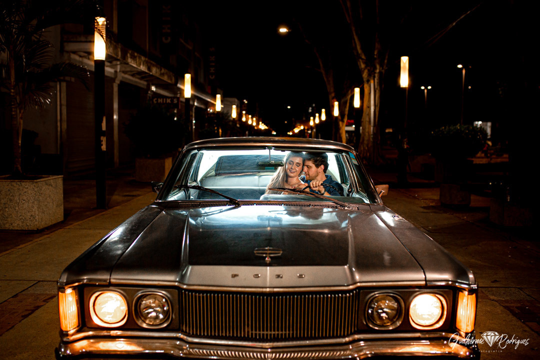 Fotografia pré wedding carro antigo, Carro antigo para pre casamento, Ideias Pré Wedding, Fotos ensaio casal Presidente Prudente, fotógrafo Presidente Prudente SP, Guilherme Rodrigues Fotografo, melhor fotógrafo Presidente Prudente SP