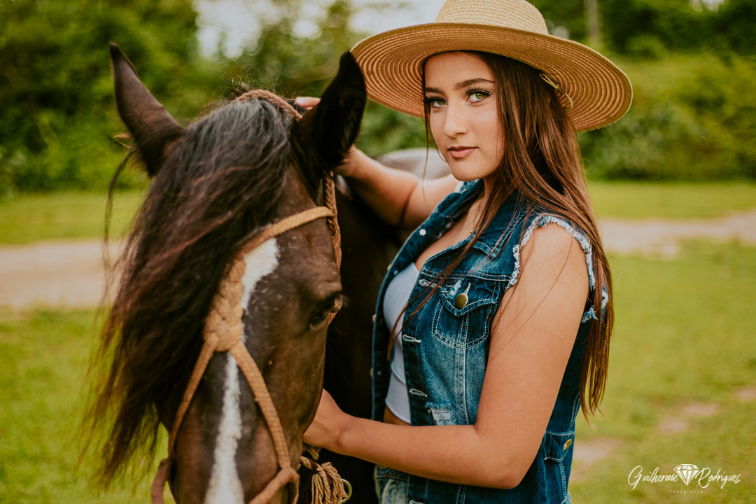 Ensaio feminino, Ensaio debutante, Fotos ensaio feminino, Ideias ensaio debutante, Fotógrafo debutante Balneário Camboriú, Ensaio feminino com cavalo, Ensaio no campo