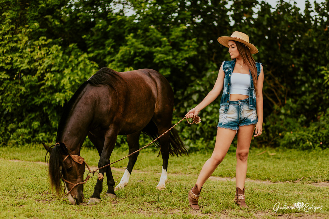 Ensaio feminino, Ensaio debutante, Fotos ensaio feminino, Ideias ensaio debutante, Fotógrafo debutante Balneário Camboriú, Ensaio feminino com cavalo, Ensaio no campo