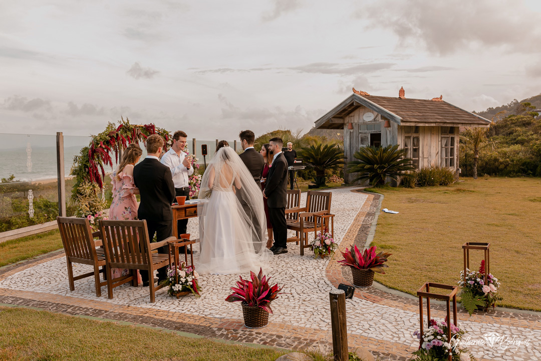Casamento Estaleiro Guest House Balneário Camboriú, Estaleiro Guest House, Casar na praia, Casamento na praia Balneário Camboriú, Fotógrafo Balneário Camboriú Guilherme Rodrigues, Fotógrafo Estaleiro Guest House, Fotos Estaleiro Guest House, noiva