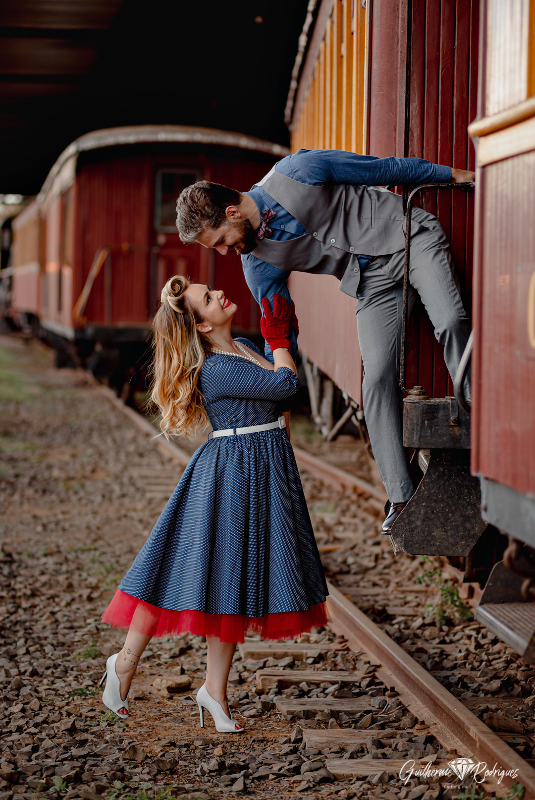 Fotógrafo Santa Catarina, Guilherme Rodrigues fotógrafo, Pré Wedding Vintage, fotos pré casamento Rio Negrinho, Pré casamento no trem, Estação Ferroviária Rio Negrinho, Ensaio casal no trem, Ensaio casal Vintage, fotógrafo de casamento