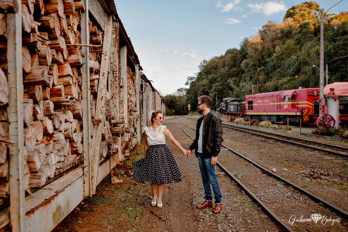 Fotógrafo Santa Catarina, Guilherme Rodrigues fotógrafo, Pré Wedding Vintage, fotos pré casamento Rio Negrinho, Pré casamento no trem, Estação Ferroviária Rio Negrinho, Ensaio casal no trem, Ensaio casal Vintage, fotógrafo de casamento