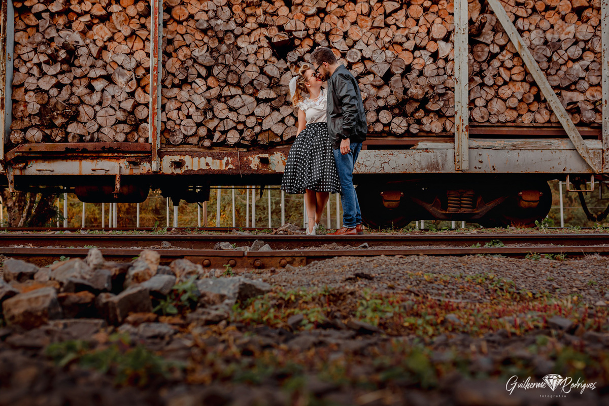 Fotógrafo Santa Catarina, Guilherme Rodrigues fotógrafo, Pré Wedding Vintage, fotos pré casamento Rio Negrinho, Pré casamento no trem, Estação Ferroviária Rio Negrinho, Ensaio casal no trem, Ensaio casal Vintage, fotógrafo de casamento