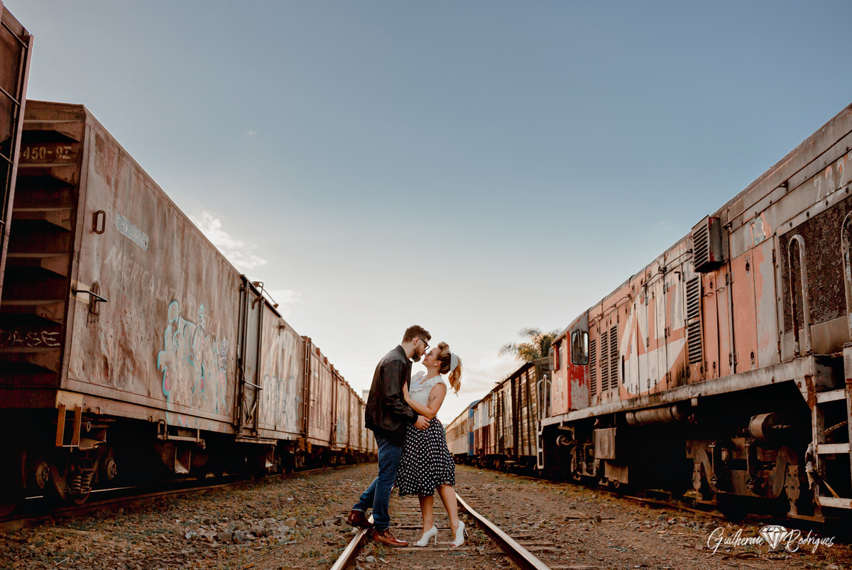 Fotógrafo Santa Catarina, Guilherme Rodrigues fotógrafo, Pré Wedding Vintage, fotos pré casamento Rio Negrinho, Pré casamento no trem, Estação Ferroviária Rio Negrinho, Ensaio casal no trem, Ensaio casal Vintage, fotógrafo de casamento