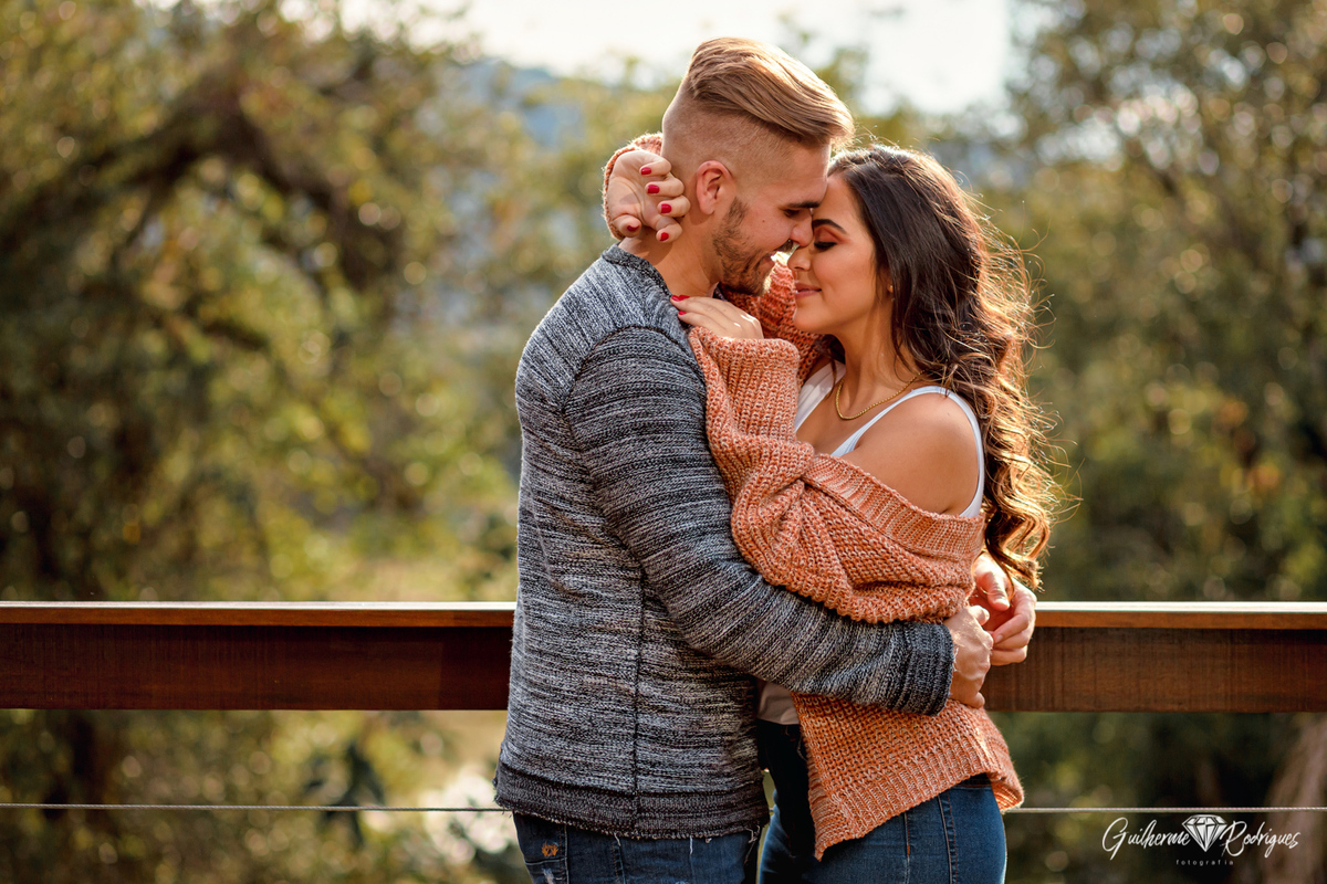 Fotos ensaio casal, Ensaio casal cabana, Pré Wedding Rio dos Cedros, Guilherme Rodrigues Fotógrafo, Ideias pré casamento, Fotos casal em casa, Ensaio casal Intimista, Fotografia de casamento, fotógrafo de casamento, Pré casamento no campo, ensaio casal 