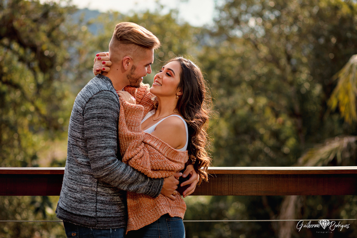 Fotos ensaio casal, Ensaio casal cabana, Pré Wedding Rio dos Cedros, Guilherme Rodrigues Fotógrafo, Ideias pré casamento, Fotos casal em casa, Ensaio casal Intimista, Fotografia de casamento, fotógrafo de casamento, Pré casamento no campo, ensaio casal 