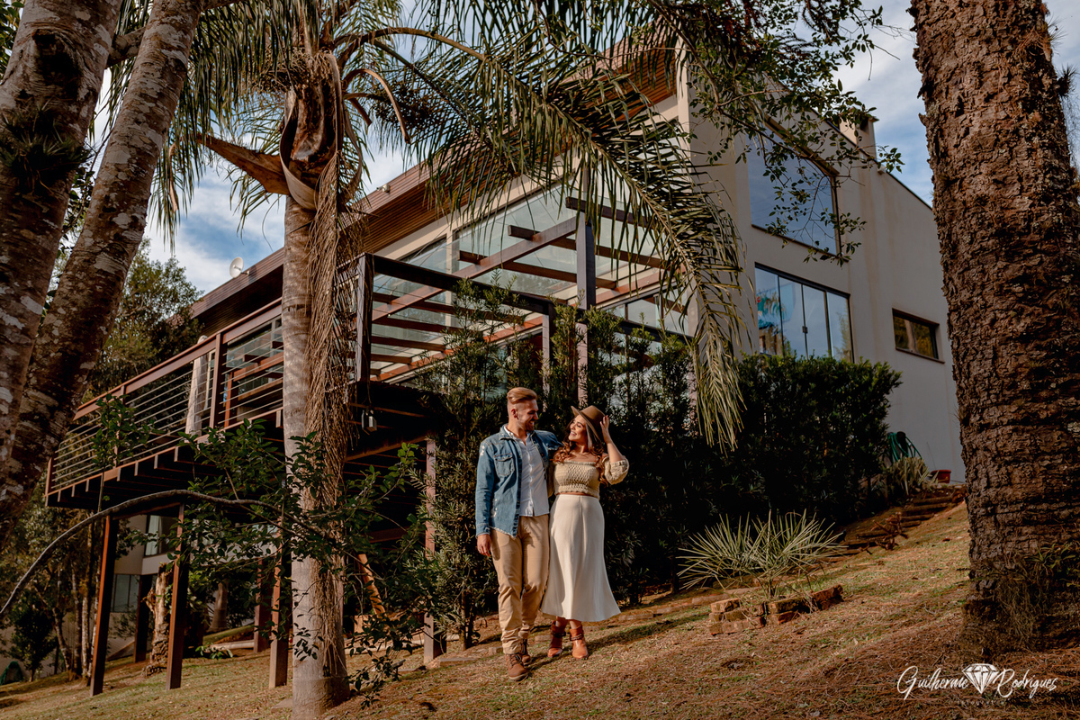 Fotos ensaio casal, Ensaio casal cabana, Pré Wedding Rio dos Cedros, Guilherme Rodrigues Fotógrafo, Ideias pré casamento, Fotos casal em casa, Ensaio casal Intimista, Fotografia de casamento, fotógrafo de casamento, Pré casamento no campo, ensaio casal 