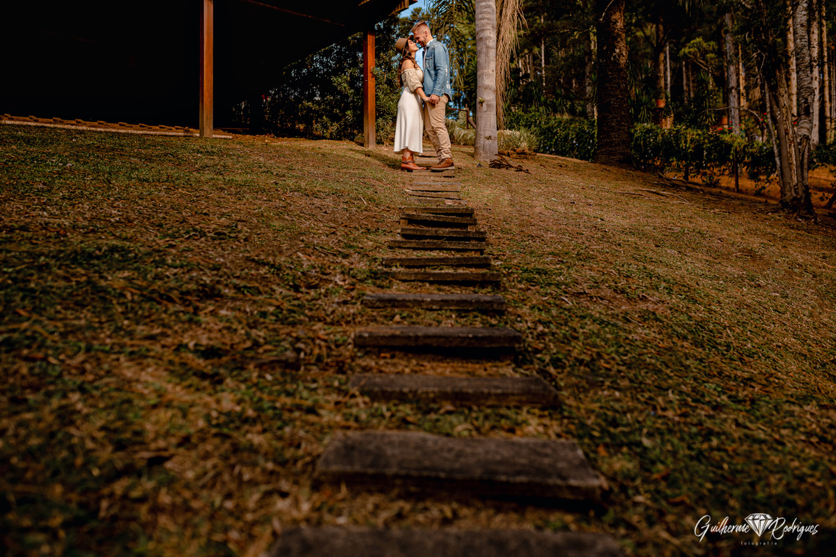Fotos ensaio casal, Ensaio casal cabana, Pré Wedding Rio dos Cedros, Guilherme Rodrigues Fotógrafo, Ideias pré casamento, Fotos casal em casa, Ensaio casal Intimista, Fotografia de casamento, fotógrafo de casamento, Pré casamento no campo, ensaio casal 