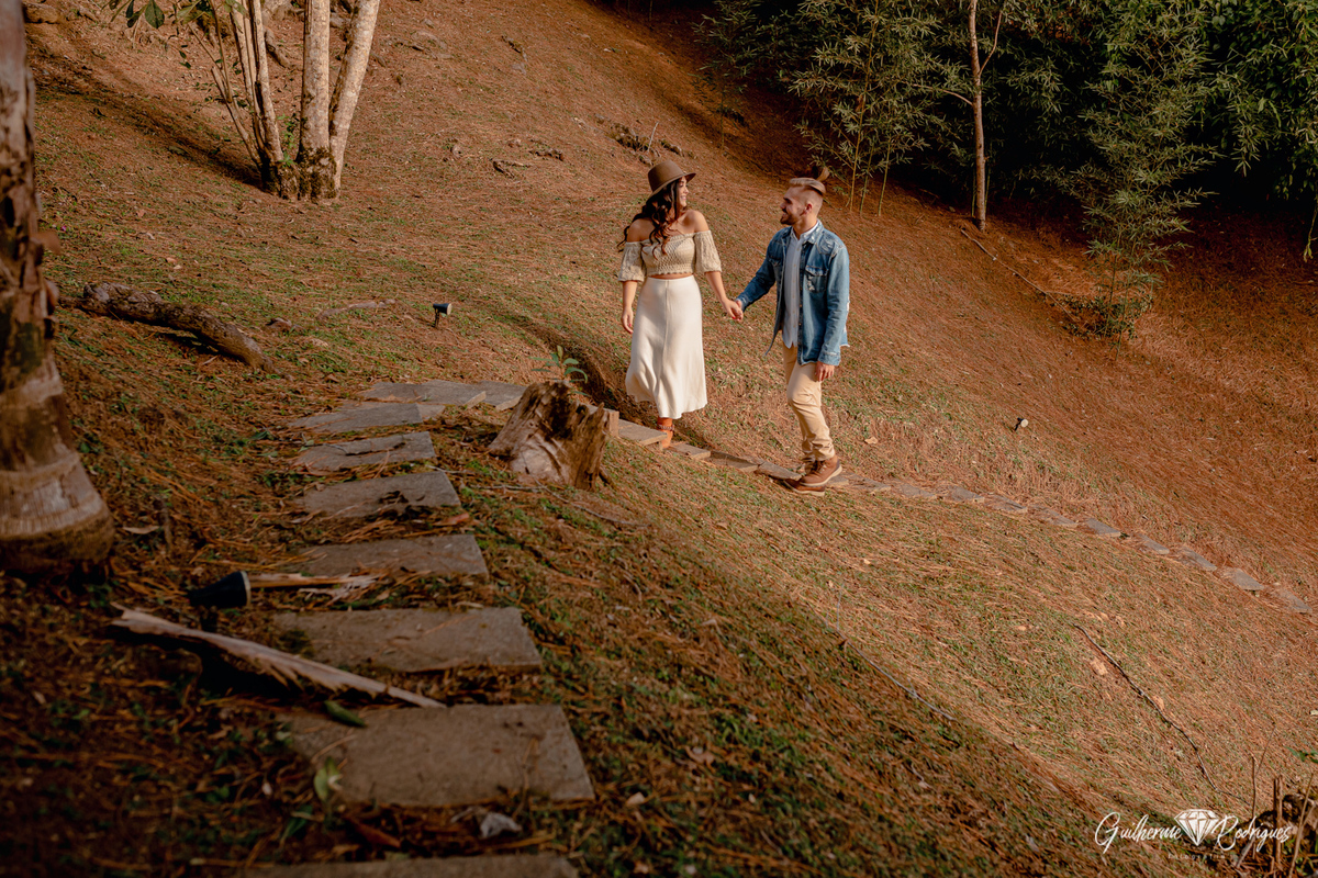 Fotos ensaio casal, Ensaio casal cabana, Pré Wedding Rio dos Cedros, Guilherme Rodrigues Fotógrafo, Ideias pré casamento, Fotos casal em casa, Ensaio casal Intimista, Fotografia de casamento, fotógrafo de casamento, Pré casamento no campo, ensaio casal 