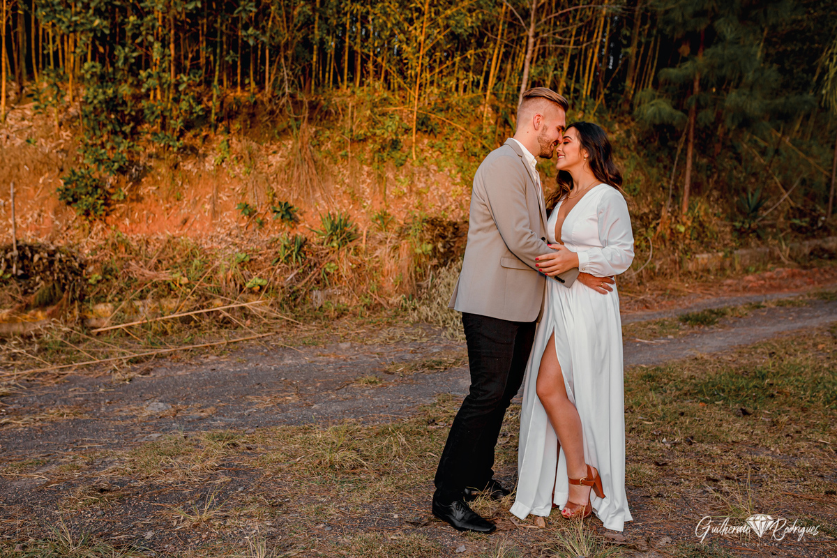 Fotos ensaio casal, Ensaio casal cabana, Pré Wedding Rio dos Cedros, Guilherme Rodrigues Fotógrafo, Ideias pré casamento, Fotos casal em casa, Ensaio casal Intimista, Fotografia de casamento, fotógrafo de casamento, Pré casamento no campo, ensaio casal 