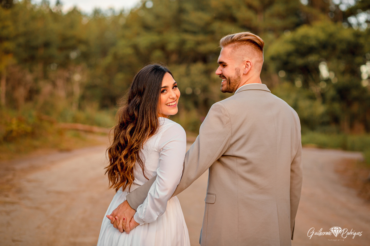 Fotos ensaio casal, Ensaio casal cabana, Pré Wedding Rio dos Cedros, Guilherme Rodrigues Fotógrafo, Ideias pré casamento, Fotos casal em casa, Ensaio casal Intimista, Fotografia de casamento, fotógrafo de casamento, Pré casamento no campo, ensaio casal 