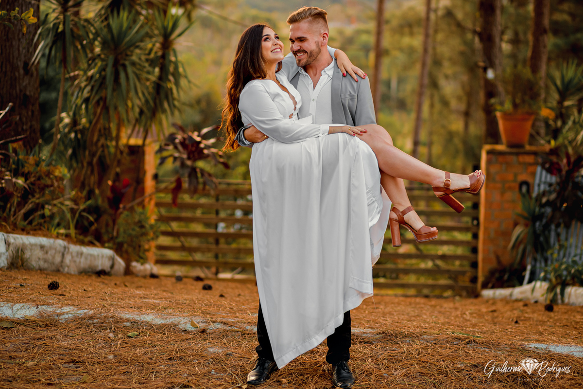 Fotos ensaio casal, Ensaio casal cabana, Pré Wedding Rio dos Cedros, Guilherme Rodrigues Fotógrafo, Ideias pré casamento, Fotos casal em casa, Ensaio casal Intimista, Fotografia de casamento, fotógrafo de casamento, Pré casamento no campo, ensaio casal 