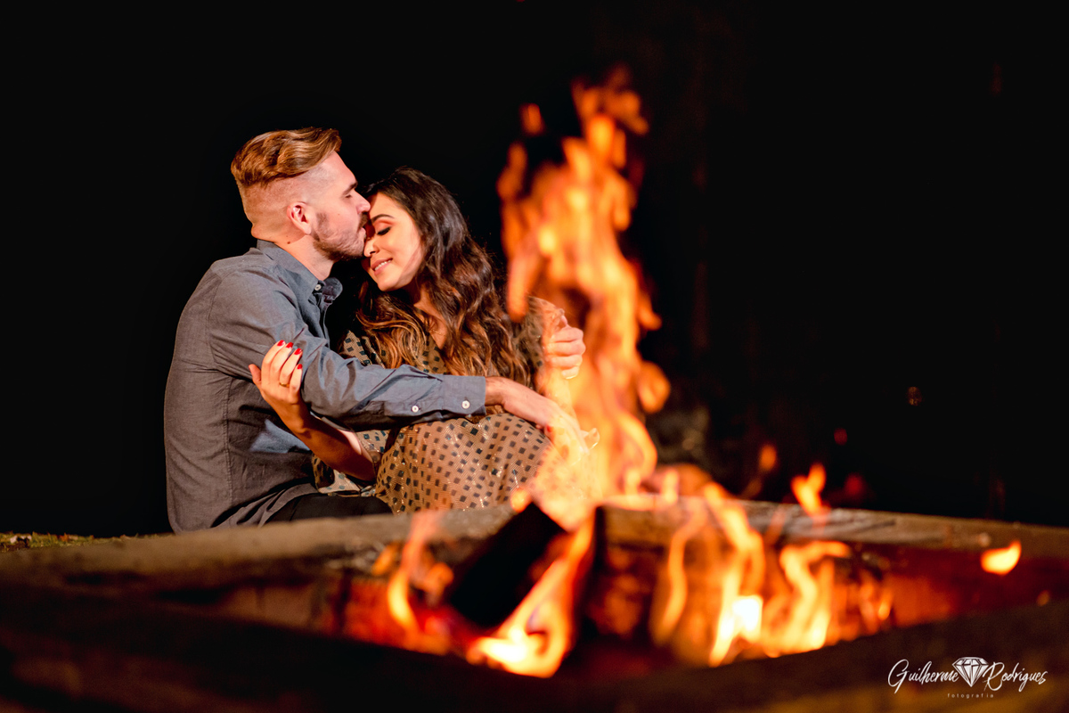 Fotos ensaio casal, Ensaio casal cabana, Pré Wedding Rio dos Cedros, Guilherme Rodrigues Fotógrafo, Ideias pré casamento, Fotos casal em casa, Ensaio casal Intimista, Fotografia de casamento, fotógrafo de casamento, Pré casamento no campo, ensaio casal 
