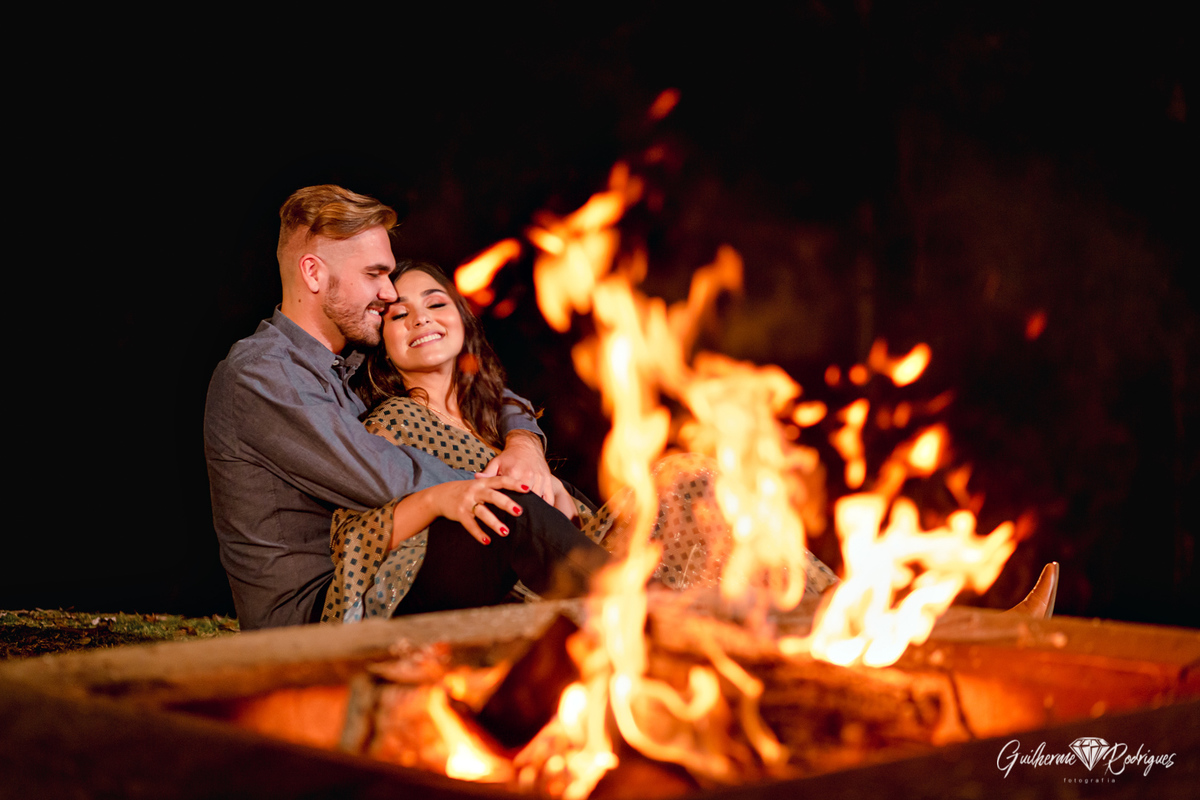Fotos ensaio casal, Ensaio casal cabana, Pré Wedding Rio dos Cedros, Guilherme Rodrigues Fotógrafo, Ideias pré casamento, Fotos casal em casa, Ensaio casal Intimista, Fotografia de casamento, fotógrafo de casamento, Pré casamento no campo, ensaio casal 
