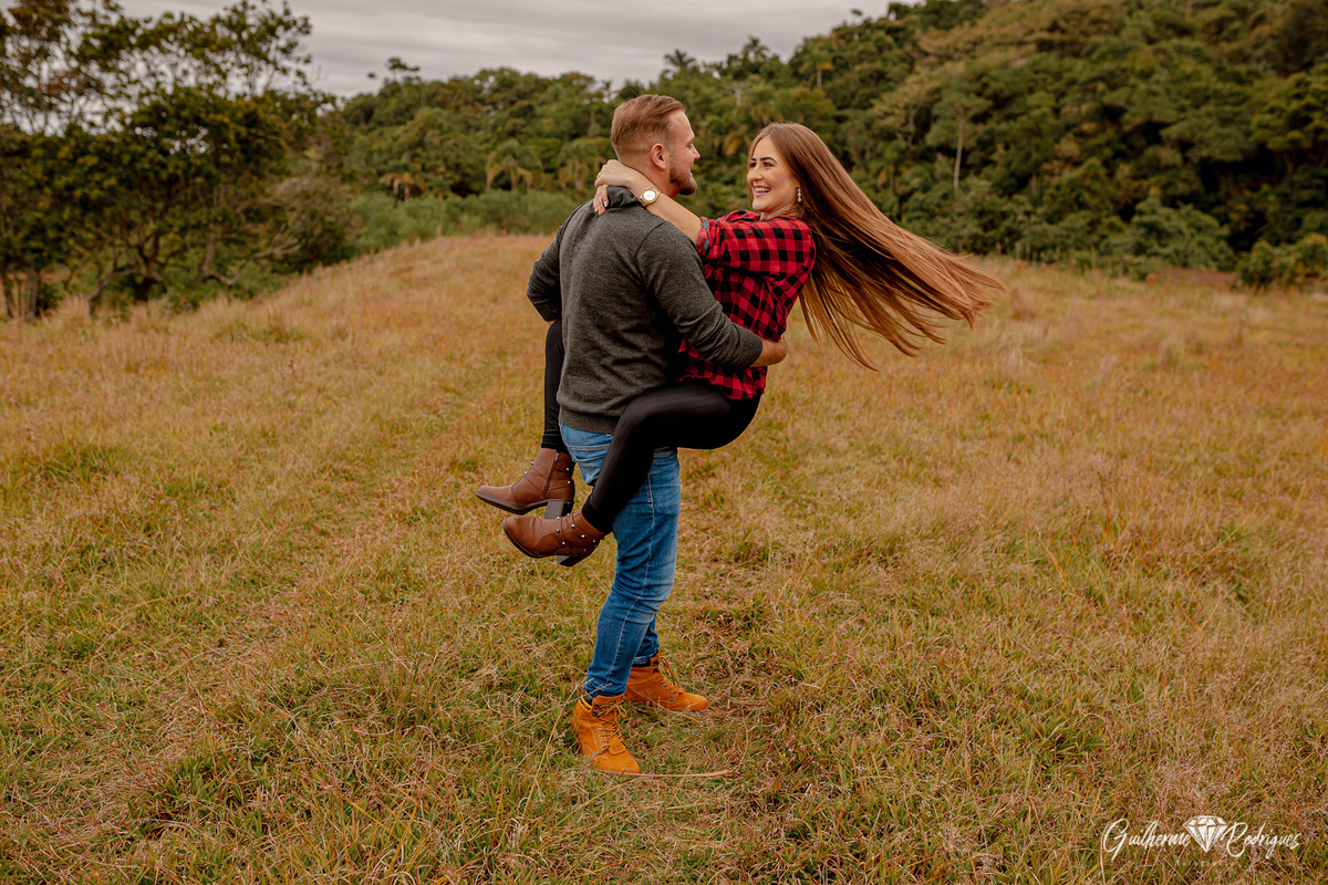 Pré Wedding, Ensaio casal, fotógrafo de casamento, Pré Wedding na praia, Pré Wedding no campo, Fotógrafo Itapema, Fotos casal Itapema, Ensaio casal Itapema, Pré casamento no campo, 