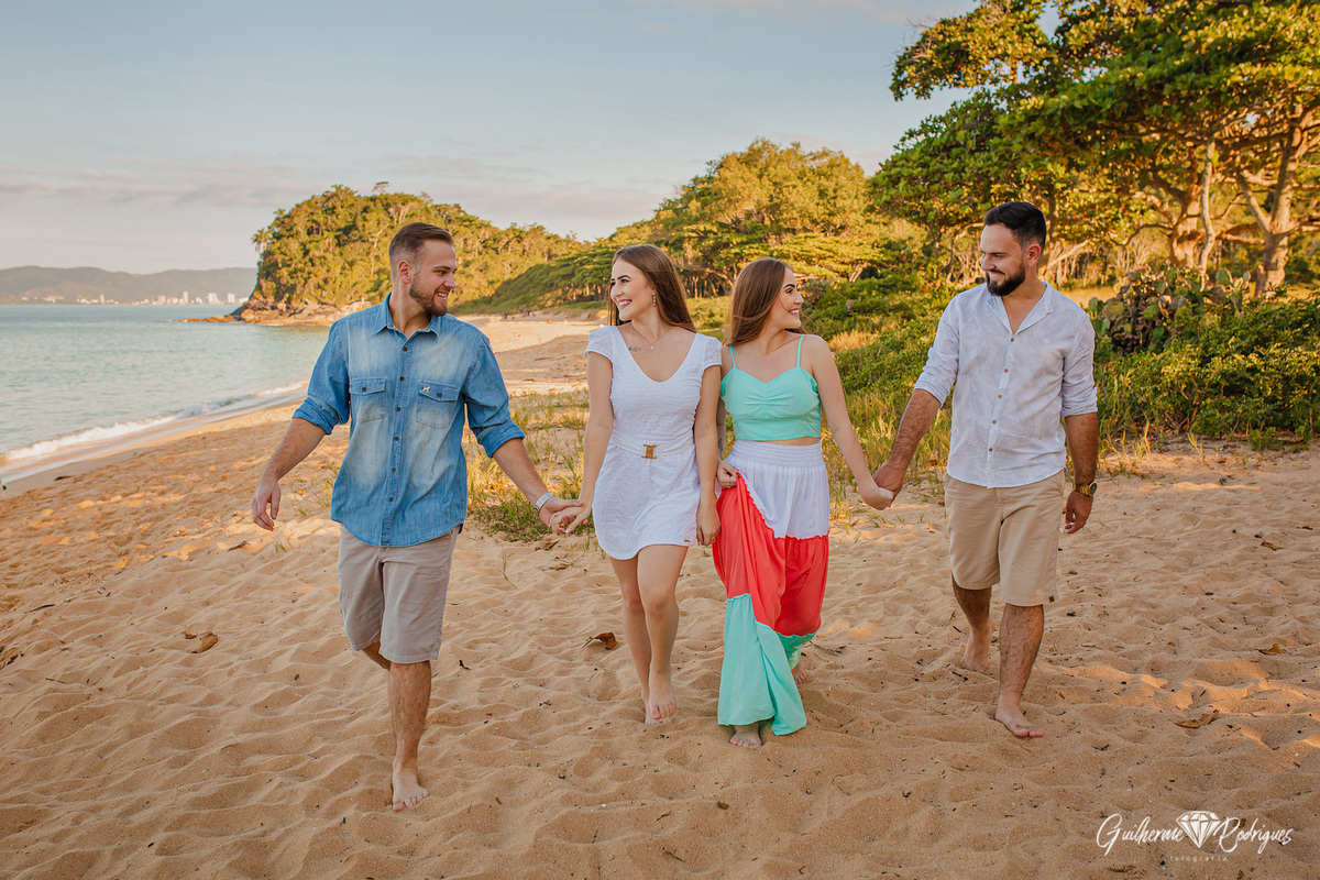 Pré Wedding, Ensaio casal, fotógrafo de casamento, Pré Wedding na praia, Pré Wedding no campo, Fotógrafo Itapema, Fotos casal Itapema, Ensaio casal Itapema, Pré casamento no campo, 