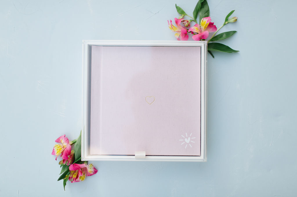 Álbum Amor com caixa de Tampa em Acrílico. Álbum totalmente customizável!