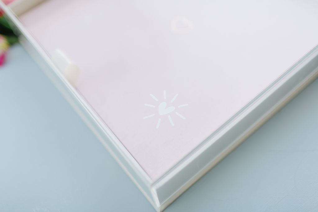 Álbum Amor com caixa de Tampa em Acrílico. Álbum totalmente customizável!