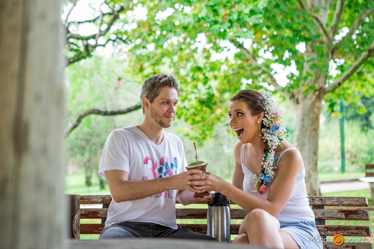 Tomando um chimarrão