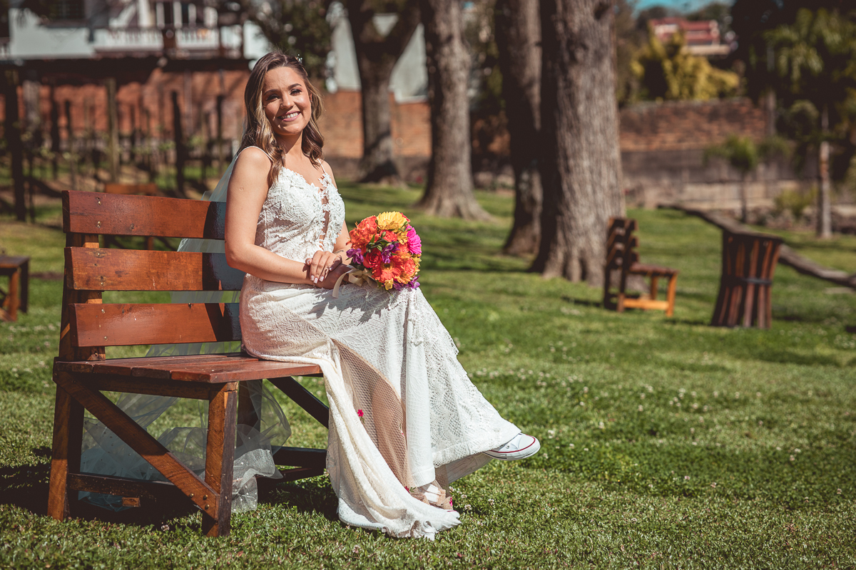 Noiva fotografando na vinicula peterlongo