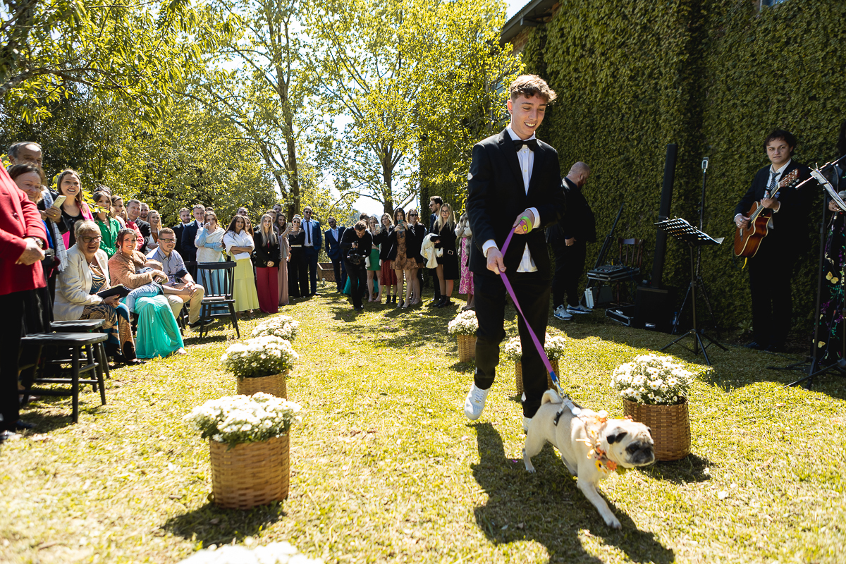 O mascote entrou com as alianças