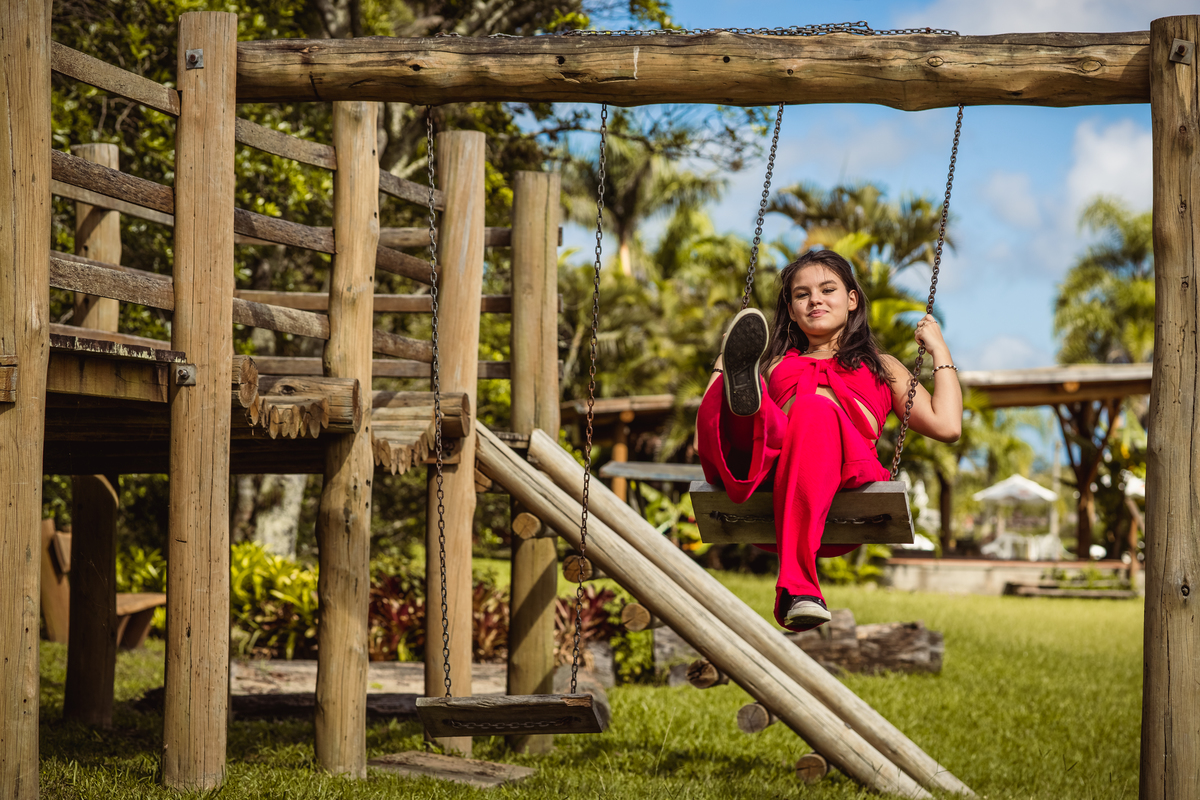 Fotografando a menina no balanço