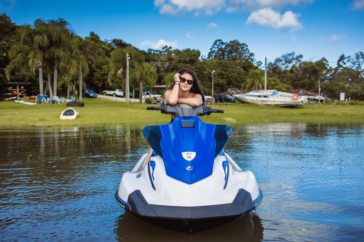A princesinha andado de jetski