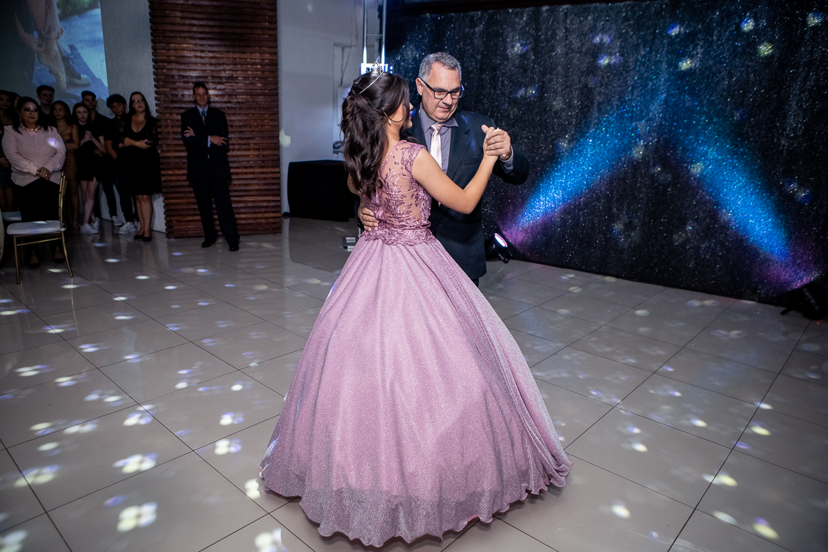 Dança da debutante com o padrasto