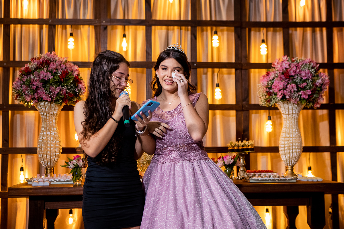 Lagrimas rolando na festa da debutante
