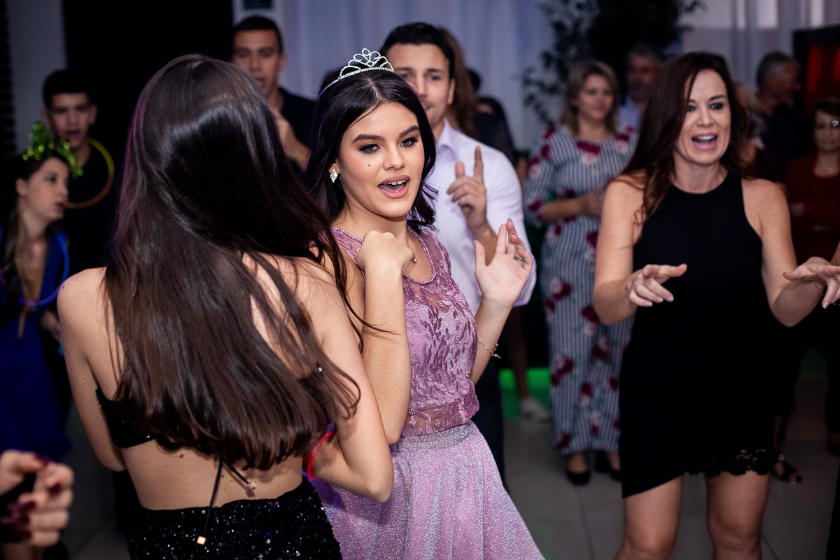 Nada melhor do que uma boa balada para celebrar meus 15 anos. Vamos fazer desta noite a mais divertida de todas!