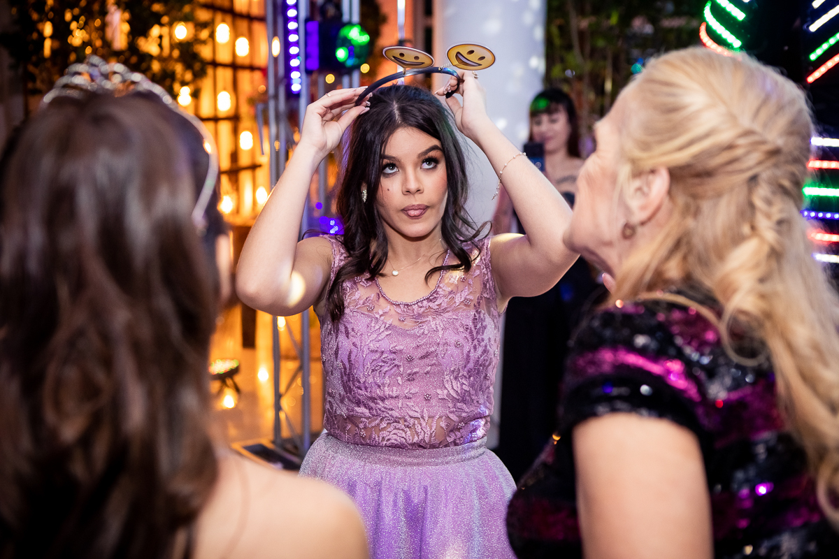 Aqui não tem espaço para timidez! Vamos soltar o ritmo e fazer desta balada de 15 anos a mais animada de todas!