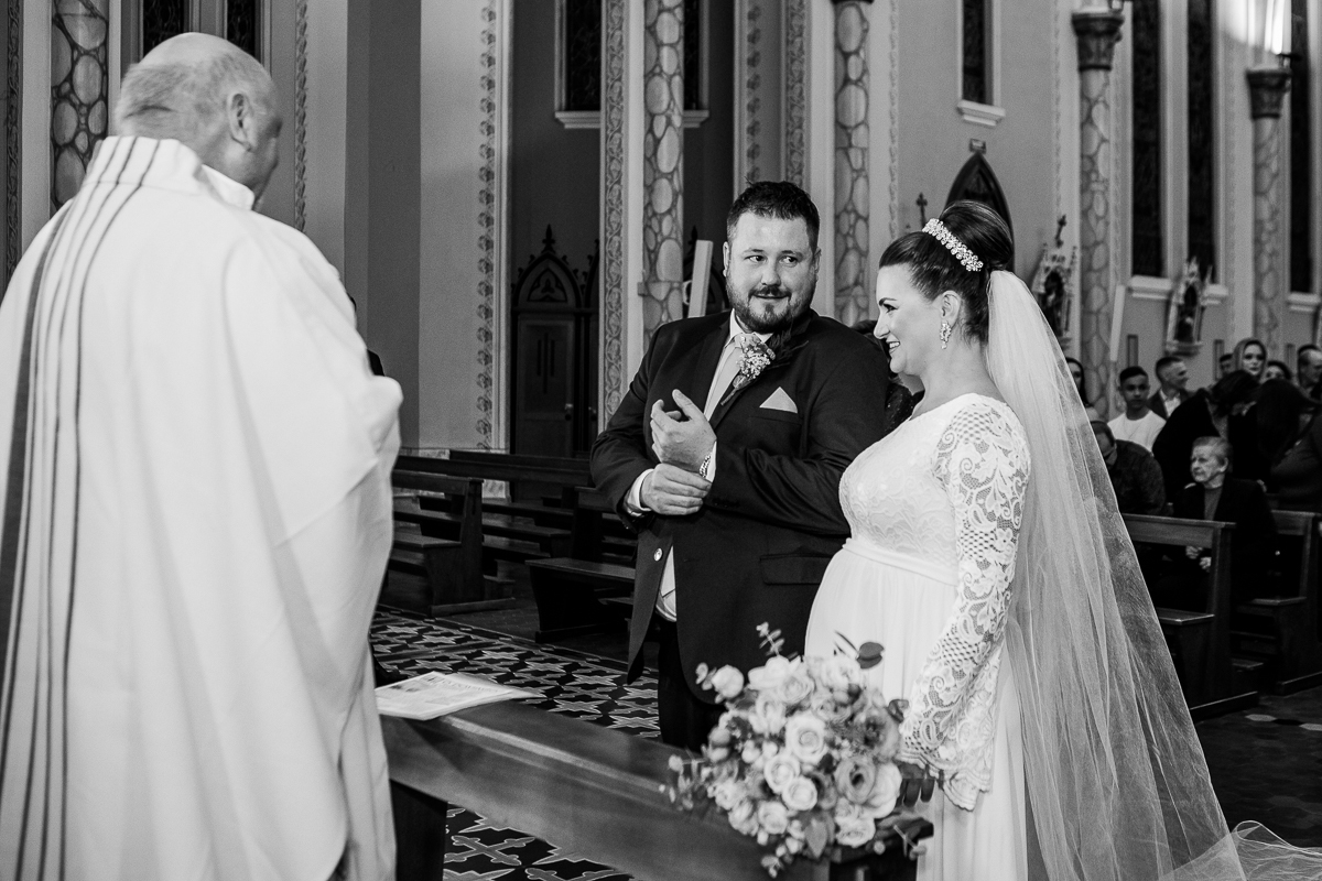 Que este amor abençoado na igreja se fortaleça a cada dia