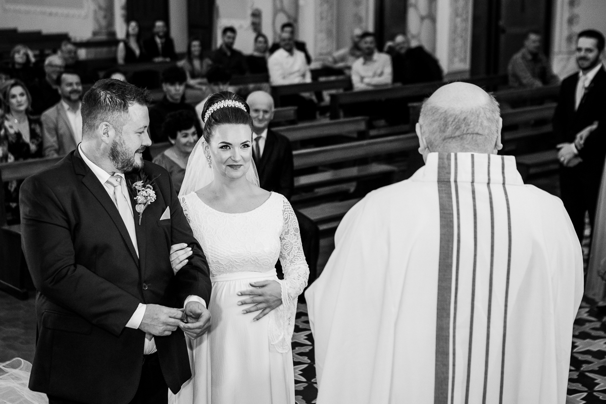 O amor divino une nossos corações neste sagrado matrimônio.