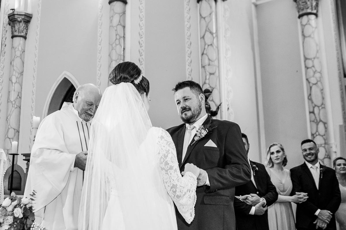 Neste altar sagrado, unimos nossas almas em matrimônio eterno