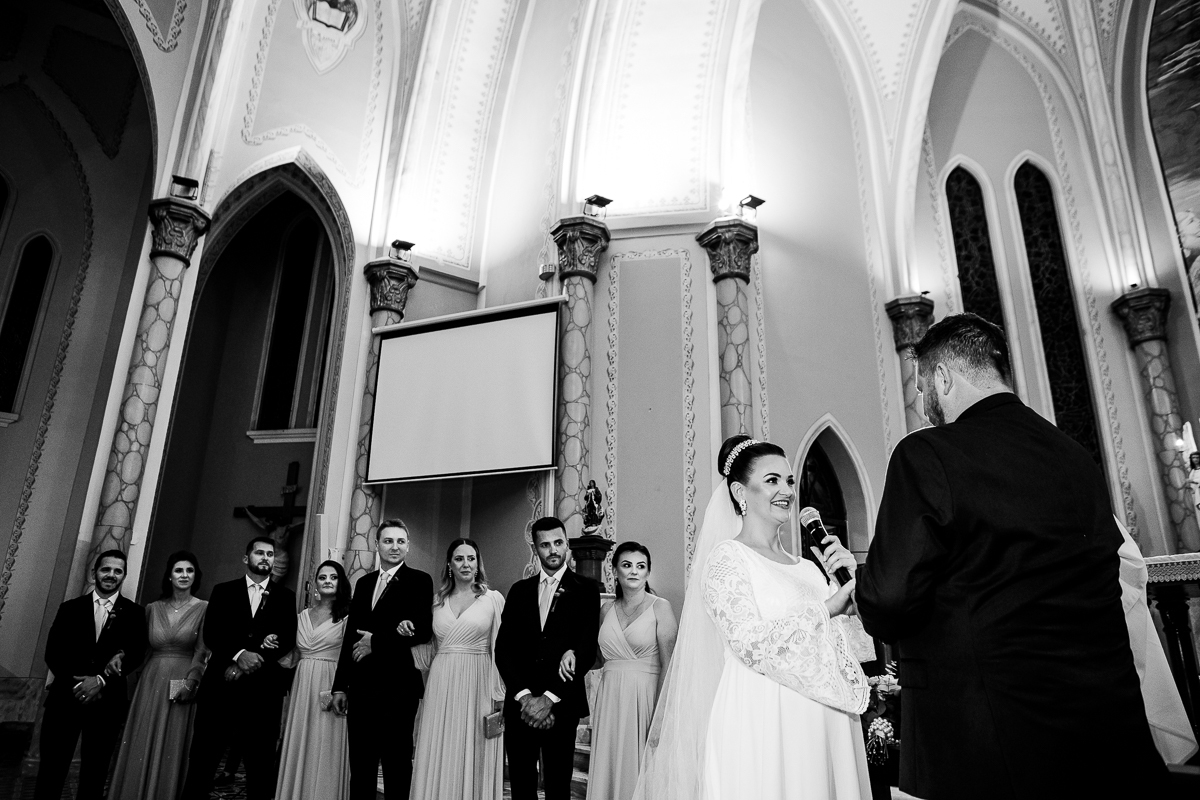 Com a bênção do Altíssimo, selamos nosso amor nesta cerimônia religiosa.