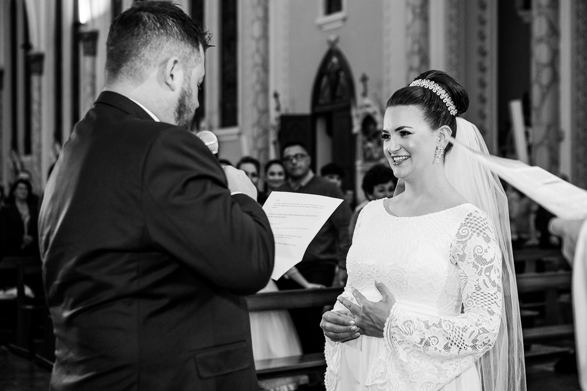 No altar do amor, encontramos a felicidade que sempre sonhamos