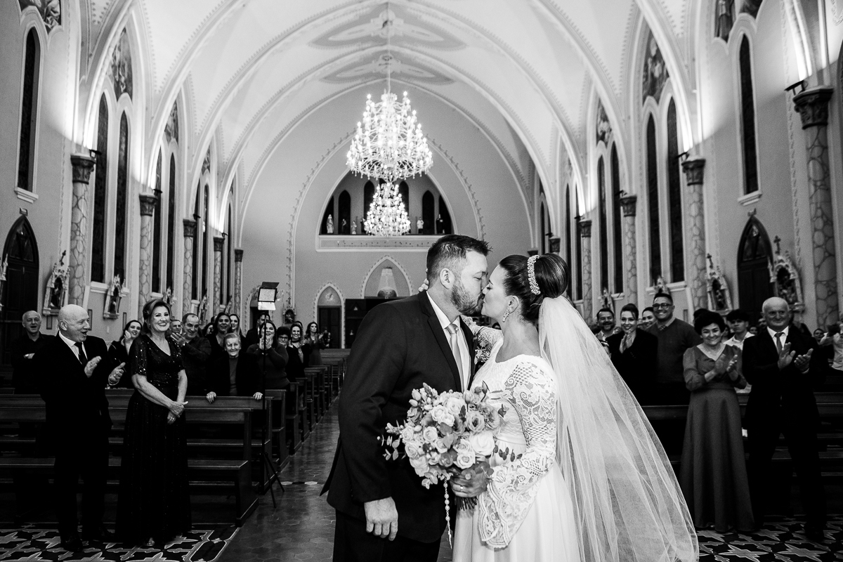 Dois corações apaixonados se unem em um só para toda a vida