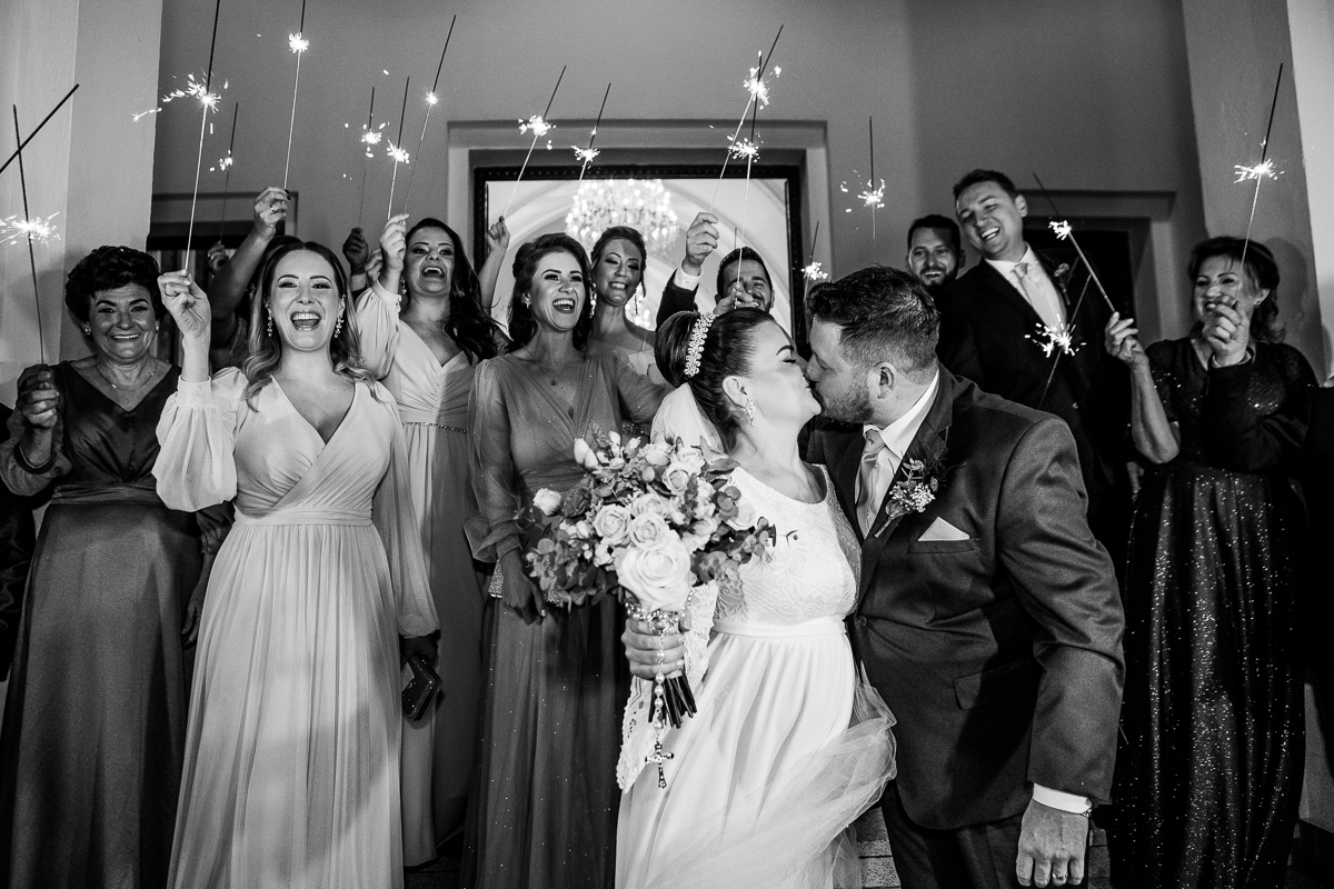 Cada olhar, cada toque, revela a paixão que nos une nessa união sagrada.