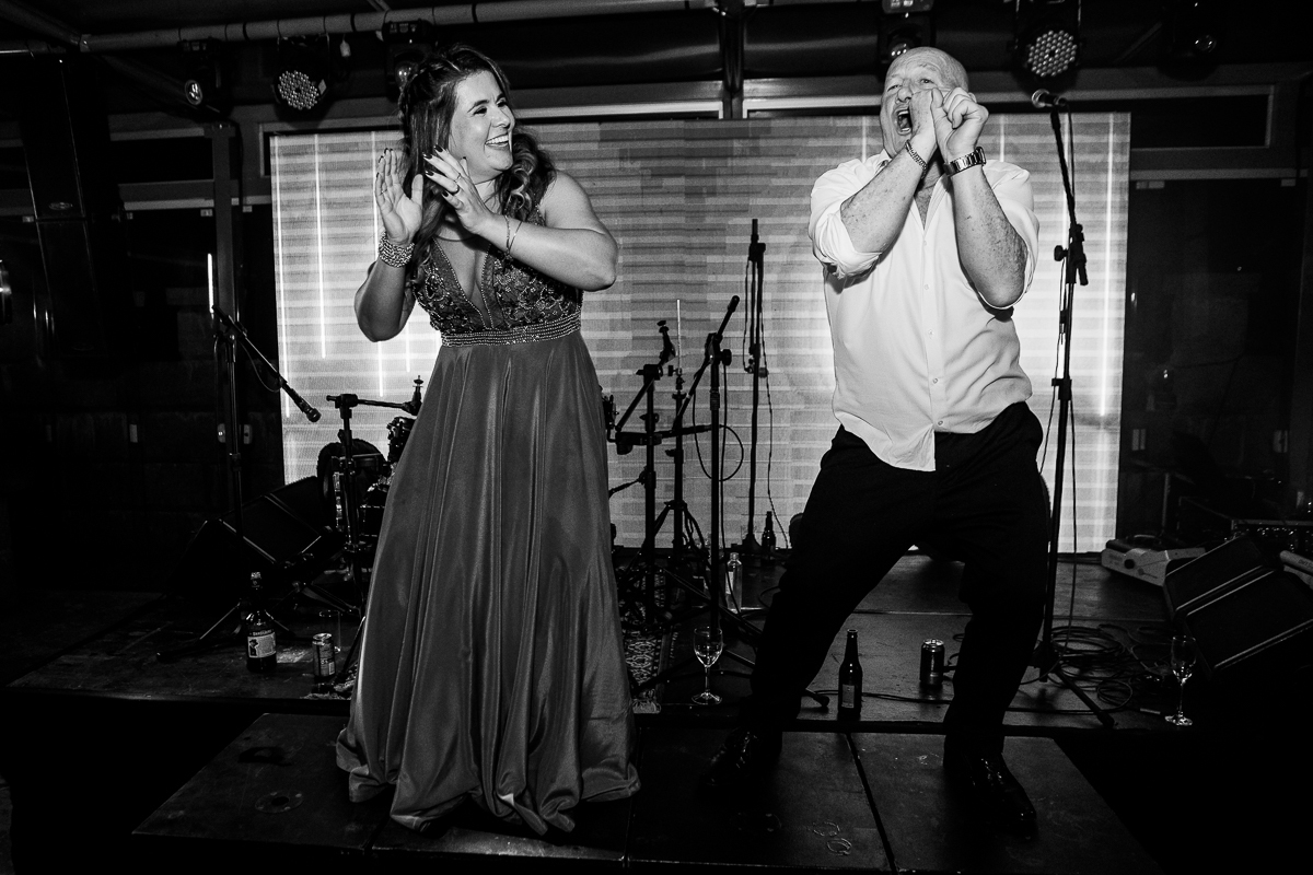 Bora canta no casamento.