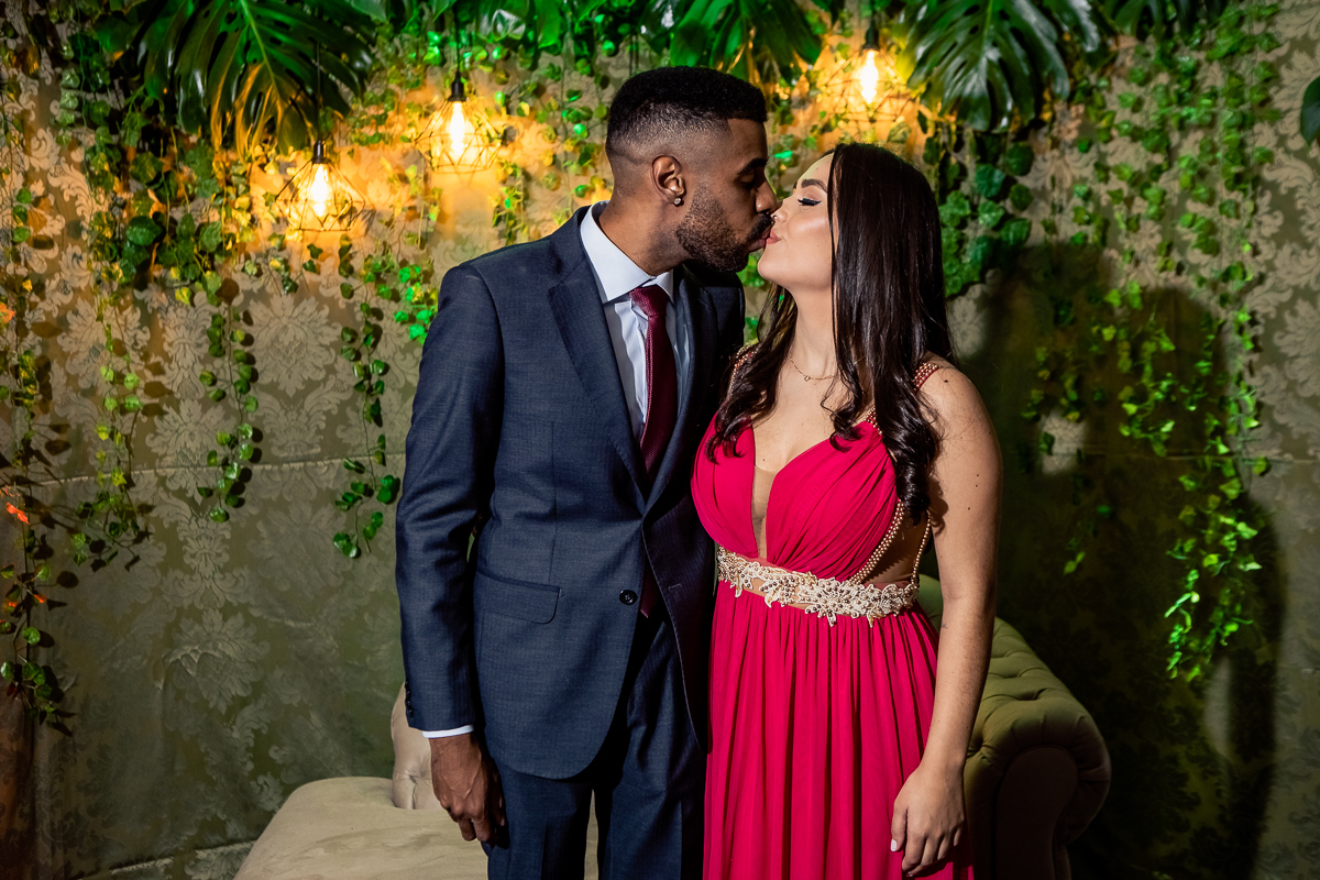 
A jornada foi longa, mas hoje celebramos a conquista que nos torna médicos. A formatura é apenas o começo de uma carreira dedicada a cuidar da vida.